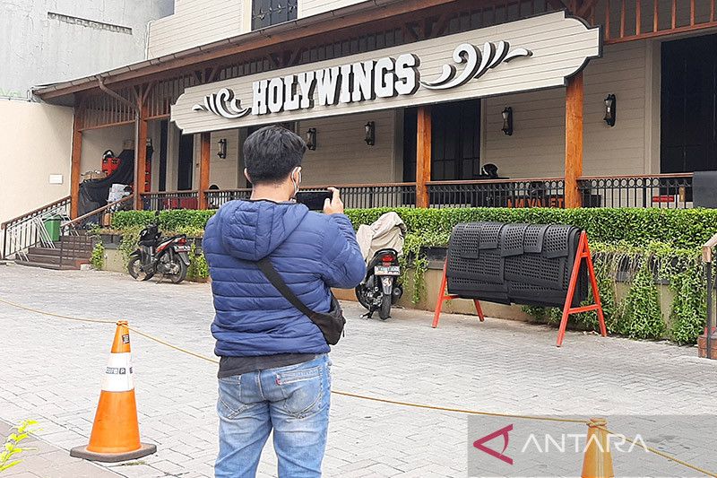 Satpol PP DKI Jakarta Lakukan Penyegelan 12 Outlet Holywings