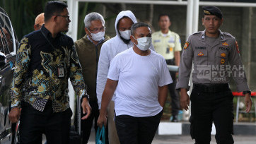 Momen Gubernur Riau Abdul Wahid Terjaring OTT Tiba di Gedung Merah Putih KPK