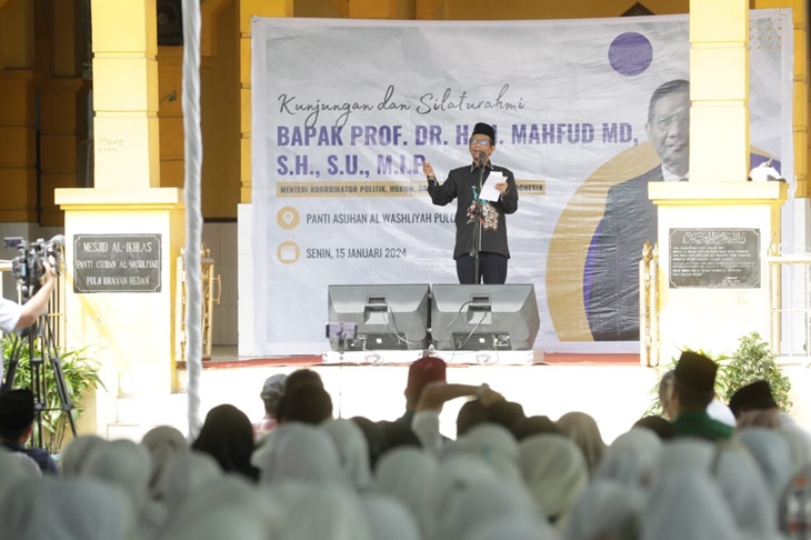 Kunjungi Panti Asuhan di Medan, Mahfud Terangkan Urgensi Negara Rawat Anak Yatim