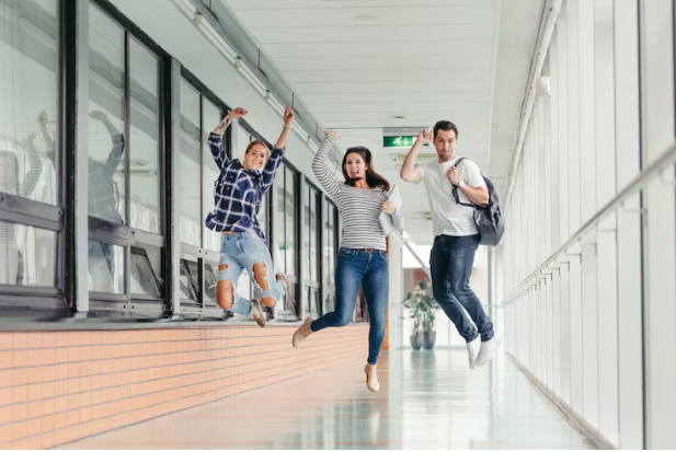 Perbedaan antara Undergraduate, Graduate, dan Postgraduate, Lengkap!