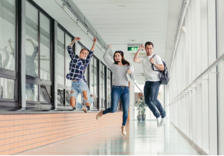 Perbedaan antara Undergraduate, Graduate, dan Postgraduate, Lengkap!