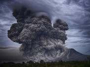 Jangan Panik! Lakukan ini Jika Terjadi Erupsi atau Hujan Abu Vulkanis. Orang Indonesia Wajib Tahu
