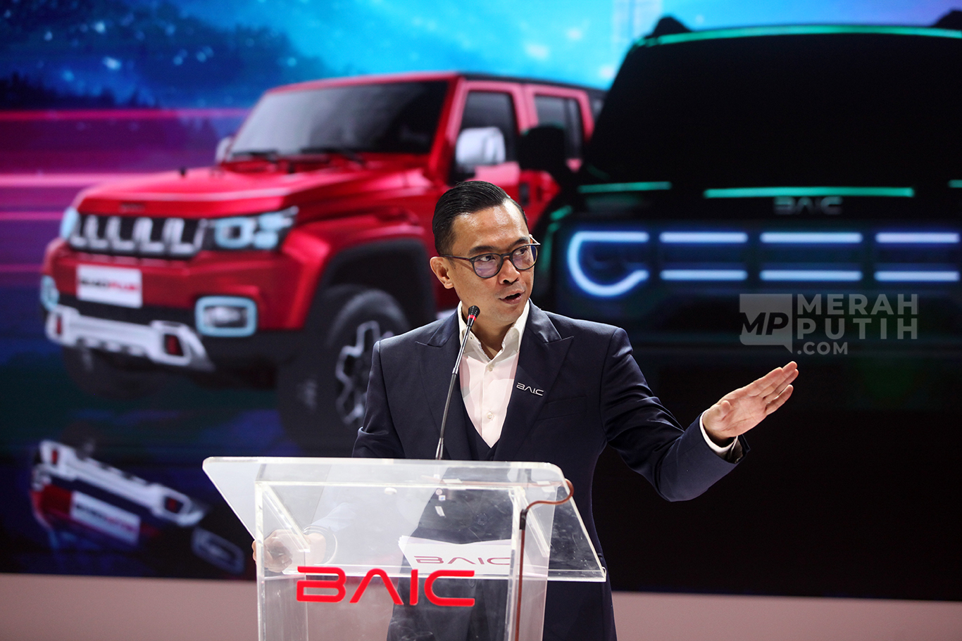 Chief Operating Officer BAIC Indonesia, Dhani Yahya saat peluncuran Mobil SUV BAIC BJ30 Hybrid dalam ajang Gaikindo Indonesia International Auto Show (GIIAS) 2025 di ICE BSD, Tangerang, banten, Rabu (23/7/2025).