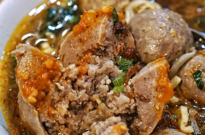 Melancong ke Bandung, Kamu Mesti Coba 5 Bakso ini!