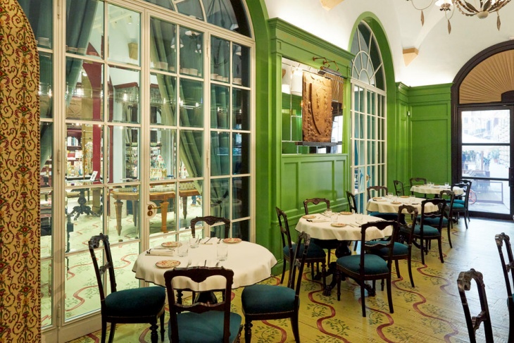 Restoran ini menyuguhkan makanan mewah. (Foto: Lotus)
