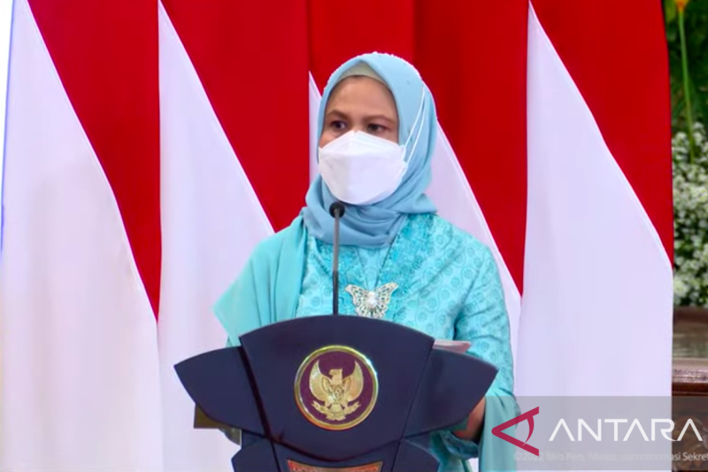 Ibu Negara Iriana Joko Widodo dalam Peringatan Hari Kartini Tahun 2022 di Istana Negara, Jakarta, Kamis (21/4). ANTARA/Indra Arief