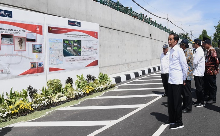 Presiden Jokowi meninjau underpass YIA