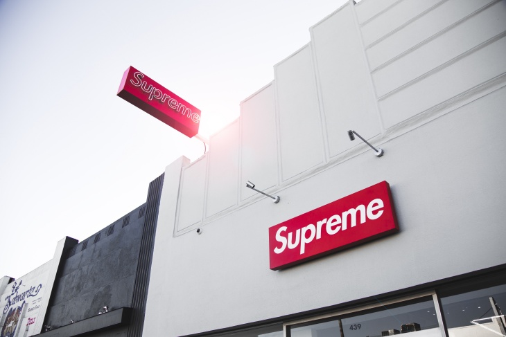 Vans dan Supreme Urungkan Perilisan Sneakers Berdesain Lubang Peluru