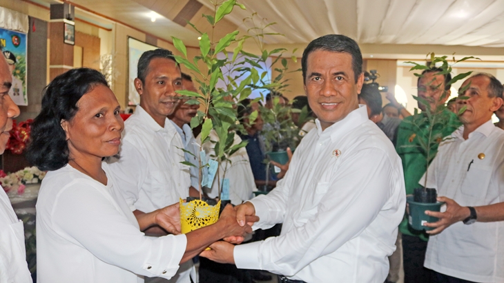 Mentan Buka Hari Pangan Sedunia di Kalimantan Barat