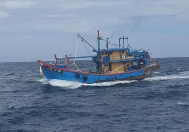 Kapal Pencuri Ikan Berbendera Malaysia Ditangkap di Selat Malaka dan Laut Sulawesi