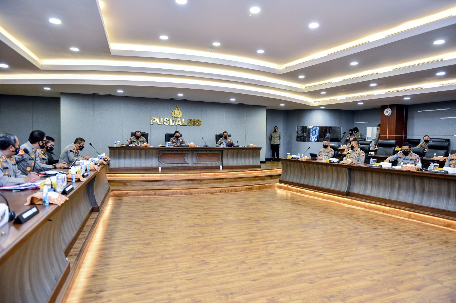 Kapolri Jenderal Listyo Sigit Prabowo dalam arahannya kepada jajaran melalui Vicon di Mabes Polri, Jakarta Selatan, Selasa (19/10). Foto: Humas Polri