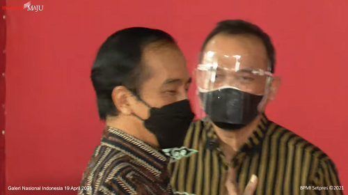 Jokowi Saksikan Cak Lontong Hingga Bimbim Slank Divaksinasi