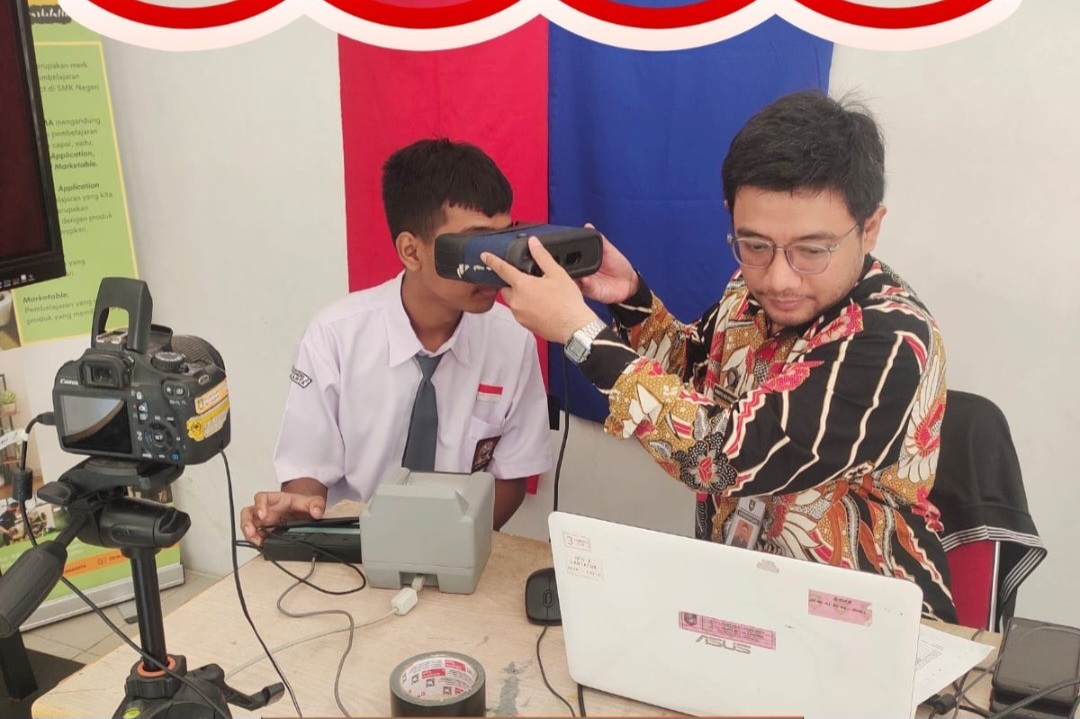 Jelang Pencoblosan, Anak Buah Gibran Kebut Ratusan E-KTP Pemilih Pemula 