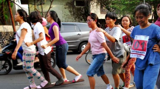 Lomba Bakiak Meriahkan Perayaan Hari Keluarga di Doha, Masih Ingat Cara Mainnya?