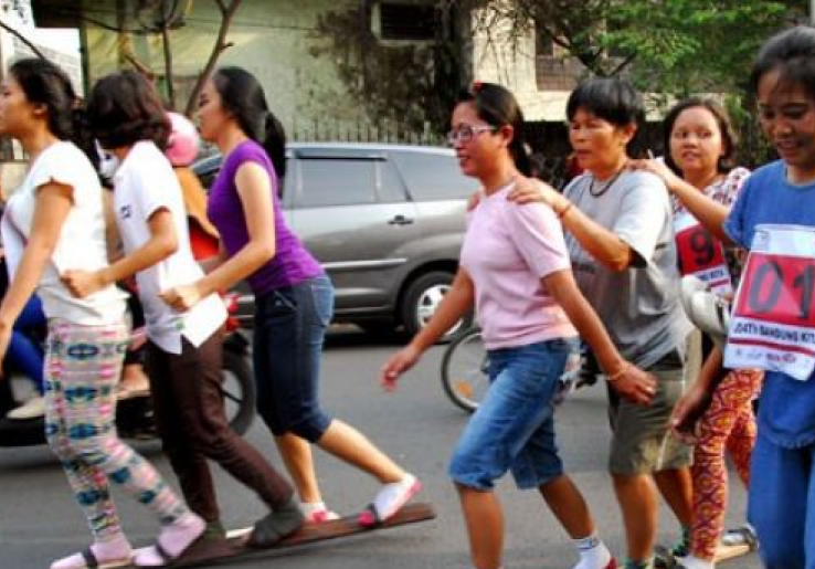 Lomba Bakiak Meriahkan Perayaan Hari Keluarga di Doha, Masih Ingat Cara Mainnya?