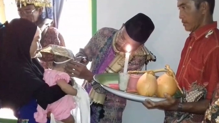 Tradisi Mencukur Rambut Bayi Ketika Bayi Berusia 40 hari