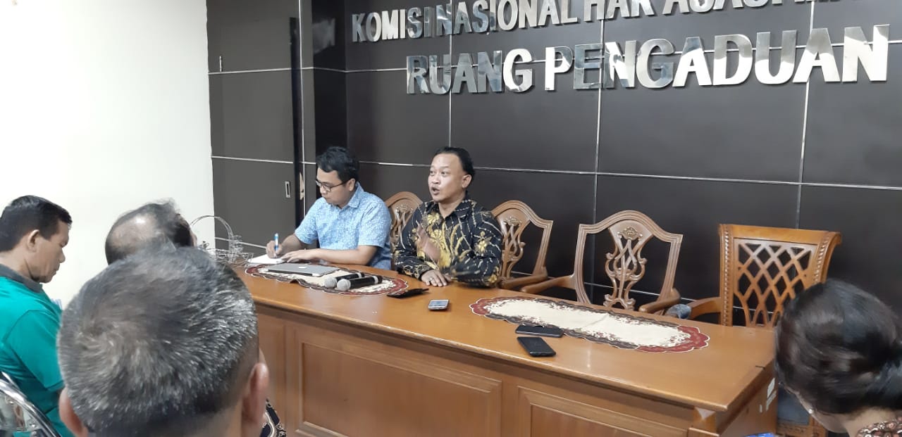 Warga Pentamburan di Bawaslu. (MP/Kanugrahan)