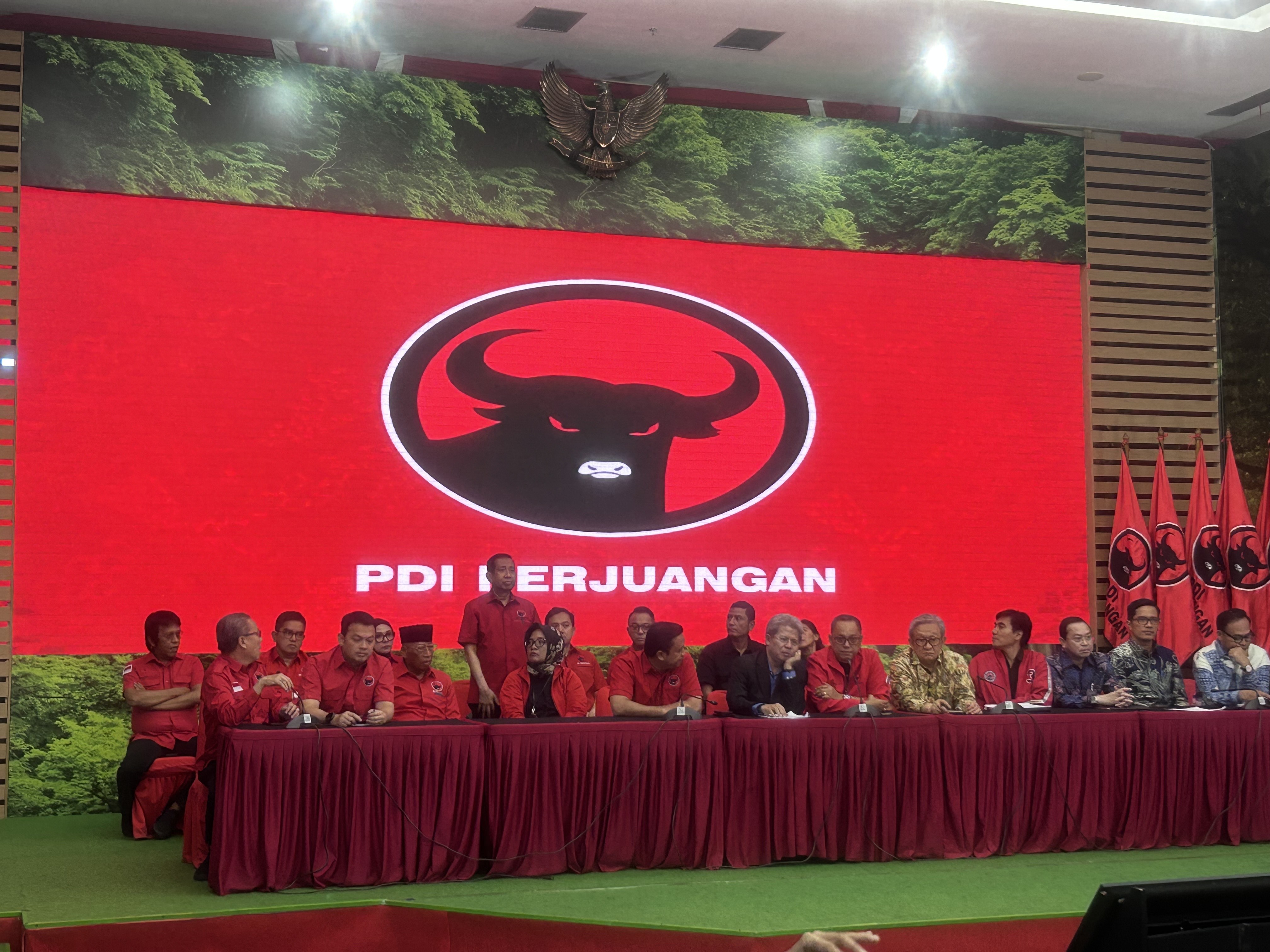 PDIP Tunjuk 17 Kuasa Hukum untuk Mendampingi Hasto Kristiyanto, Salah Satunya Eks Jubir KPK