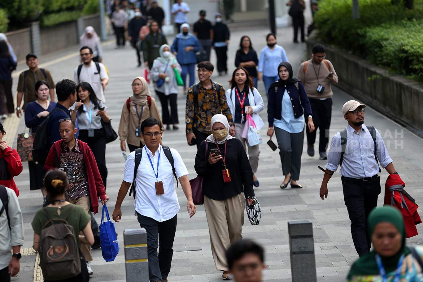 Pemerintah Wacanakan WFH Sehari dalam Sepekan bagi Karyawan Swasta