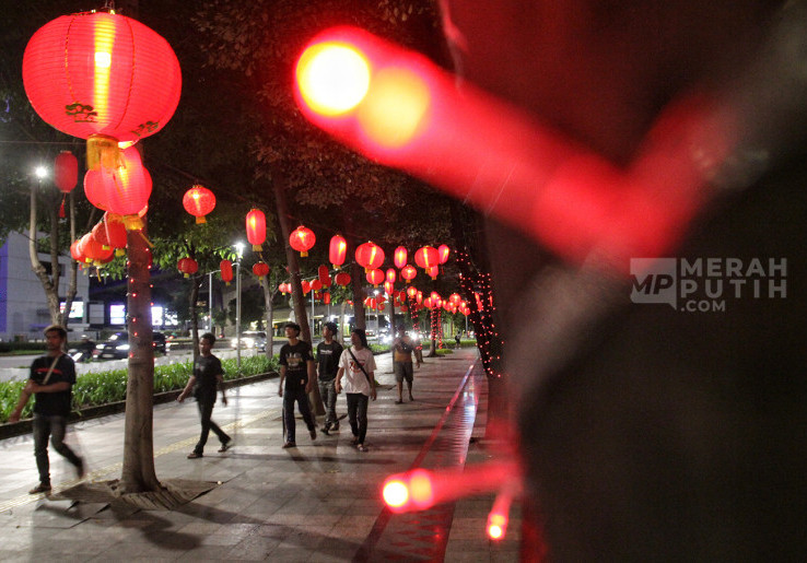 Keindahan Lampion Khas Imlek Hiasi Trotoar Jalan Sudirman Jakarta