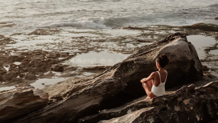 Cara Unik Seseorang Meredam Stres Berdasarkan Zodiak Mereka