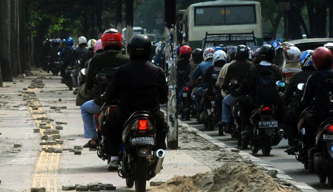 17 Desember, Jalan MH Tamrin - Merdeka Barat Bebas Kendaraan Roda Dua