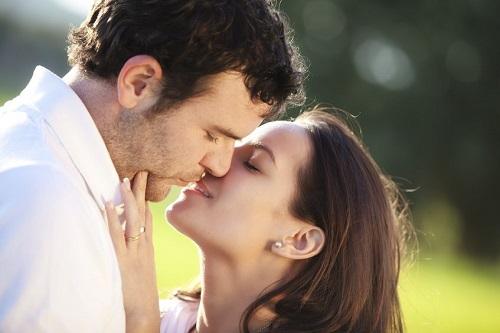 7 Alasan Mengapa Perempuan Menyukai Lelaki Nakal