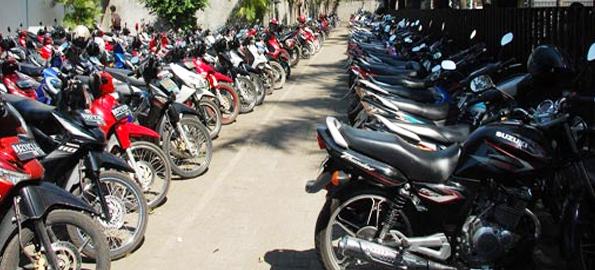 Ahok Rencanakan Tempat Parkir Murah, Pengendara Wajib Naik Bus