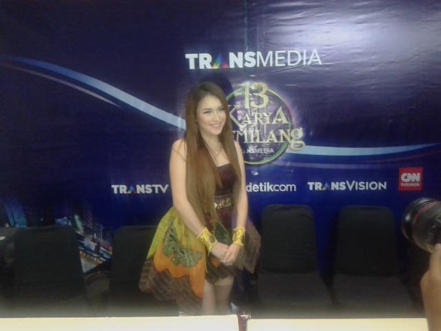 Ayu Ting Ting Hanya Bergoyang Ketika Off Air