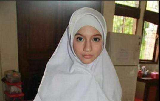 Cantiknya Cassandra Sheryl Lee Berhijab