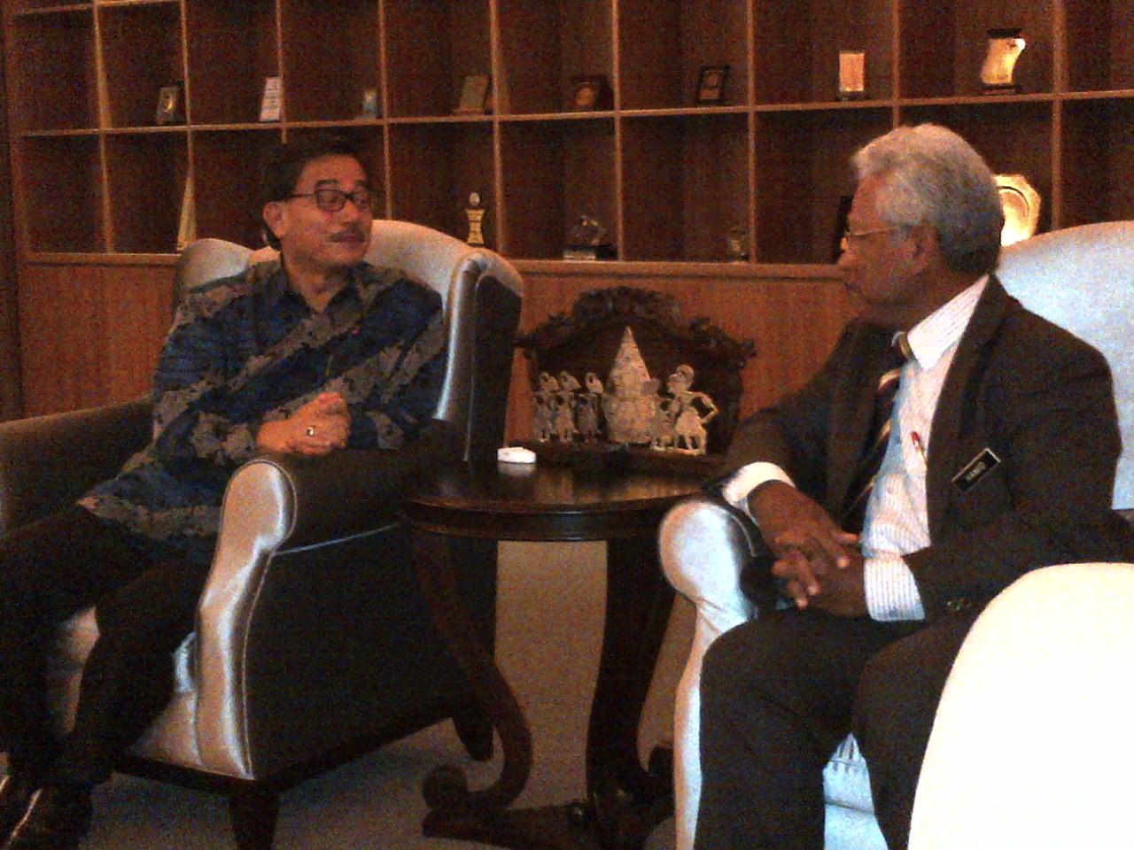 Dubes Malaysia Sambangi Menteri Ferry, Ada Apa?