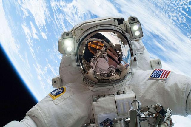 Hal Yang Dilakukan Astronot Saat Bosan Di Luar Angkasa