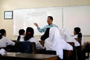 Hentikan Kurikulum 2013 Tidak Perlu Persetujuan DPR