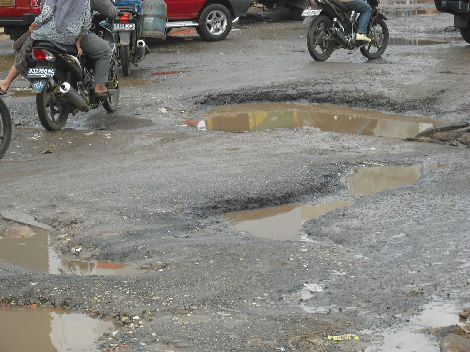Jalan Rusak Disebabkan Karena Lemahnya Pengawasan