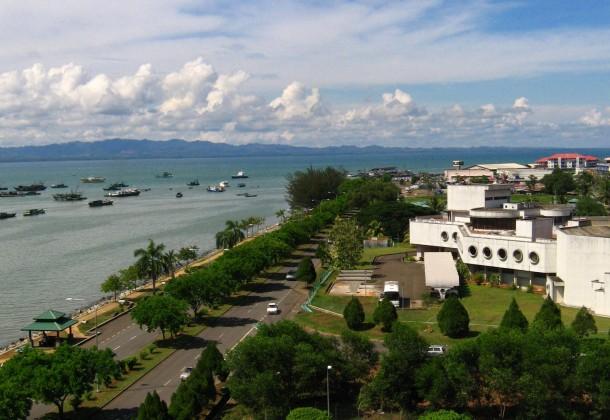 Jokowi Berinteraksi dengan Masyarakat Sebatik