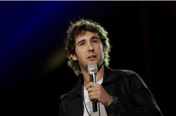 Josh Groban Beri Spesial Mention Pada 9 Fans Beratnya