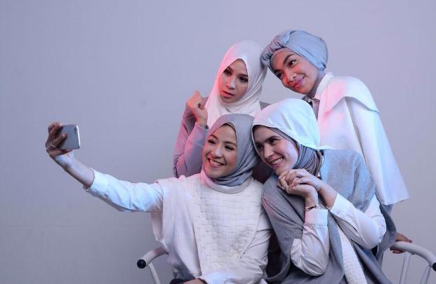 Kisah Persahabatan Zaskia Adya Mecca, Tika Bravani, Natasha Rizki, dan Carissa Putri di Film Hijab