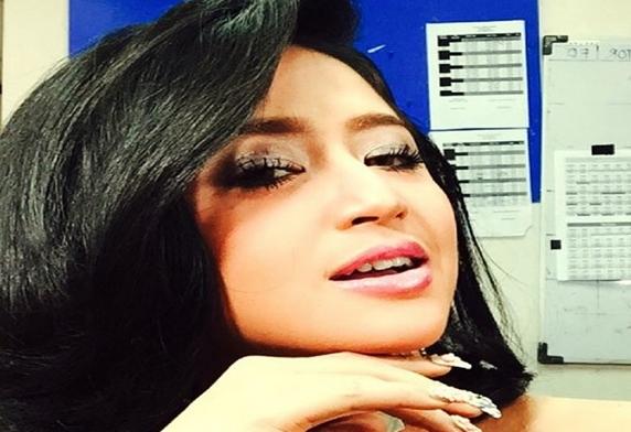 Mengintip Sisi Lain Dewi Perssik