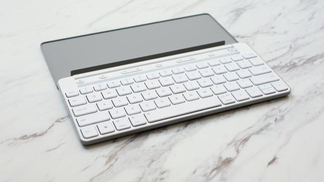 Microsoft Universal Mobile Keyboard: Fungsional Tapi Masih Terlalu Kecil