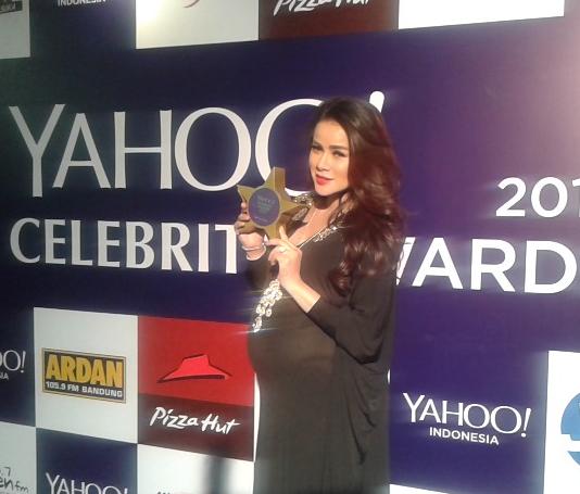 Olla Ramlan, The Sexiest Mom Ever!!