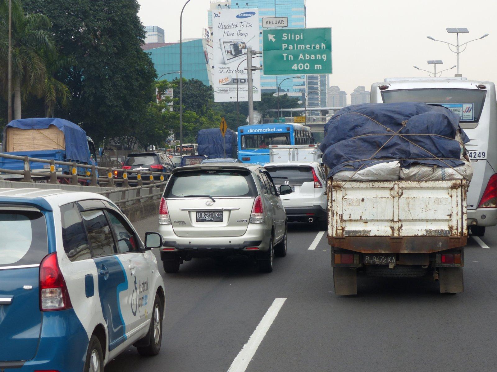 Pemilik Kendaraan Lebih Dari Satu Dikenakan Pajak Lebih Dari Dua Persen