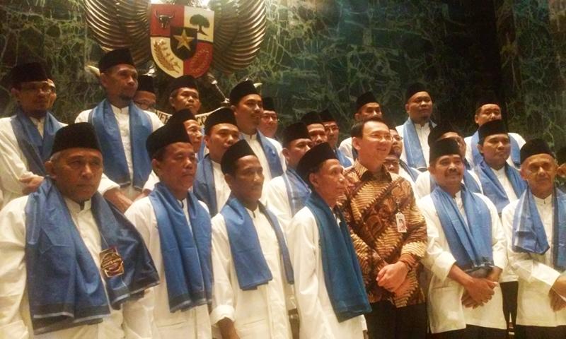 Ahok Berangkatkan 30 Marbot ke Tanah Suci