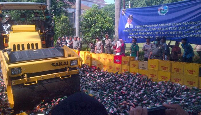 Polresta Depok bersama Muspida Musnahkan Miras dan Ganja