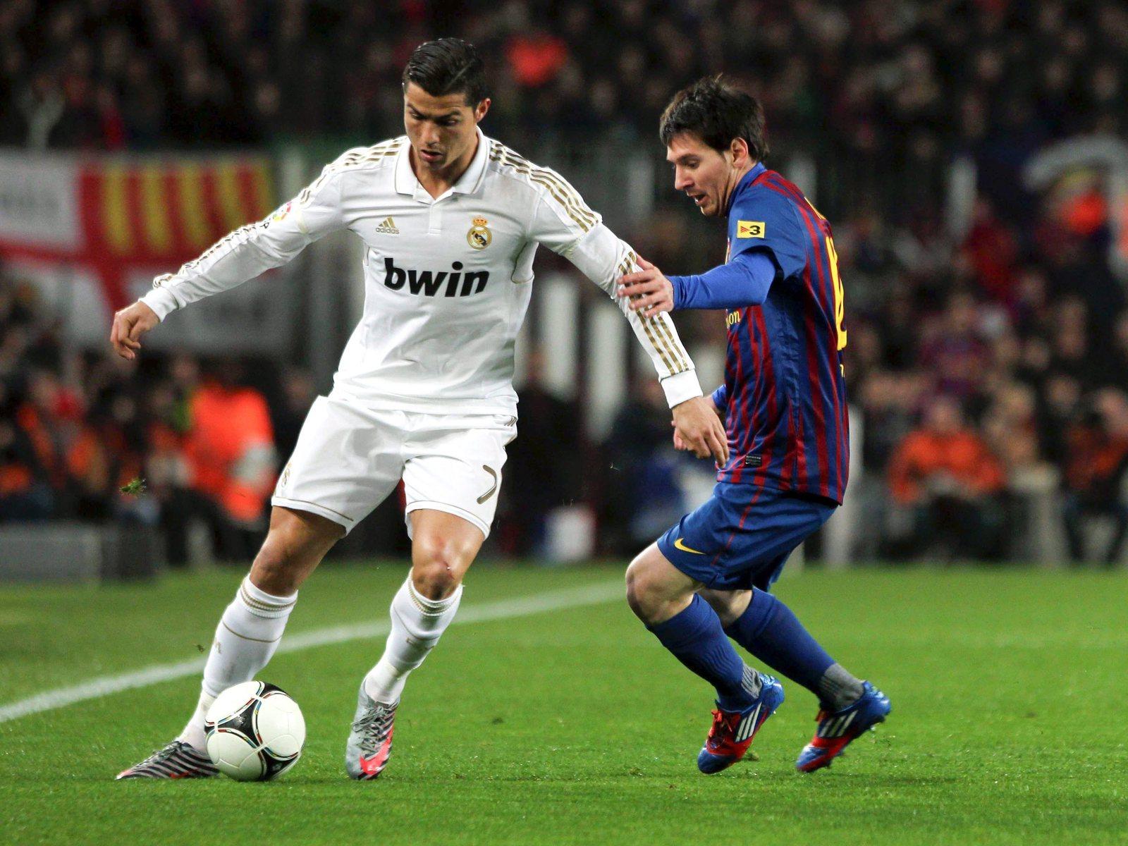 Ronaldo Mengejar Messi