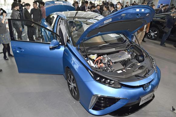 Sedan Fuel-Cell Toyota Mengaspal 15 Desember