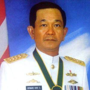 Di Balik Sosok Laksamana (Purn) Bernard Kent Sondakh