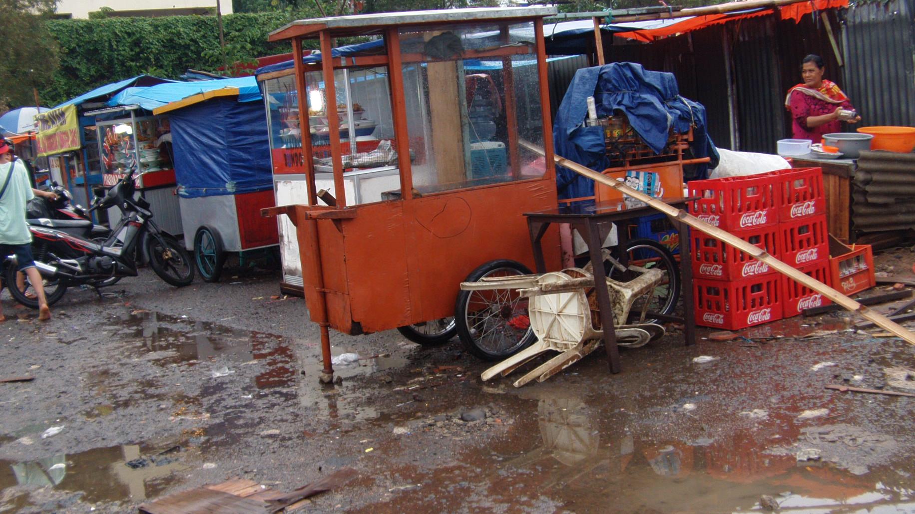 Sudah Digusur, PKL Tetap Nekat Merajalela