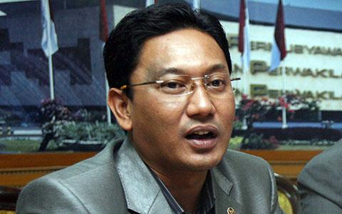 Tak Patuhi Instruksi Jokowi, DPR Serang Menteri Yuddy