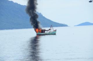 TNI Tenggelamkan Tiga Kapal Asing