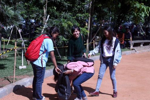 Tren Baru di Bandung, Selfie dengan Tempat Sampah